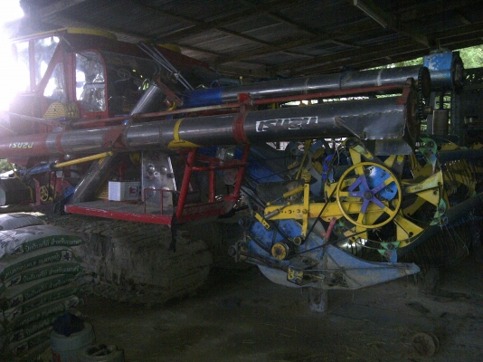 รถเกี่ยวข้าว รุ่น KM49