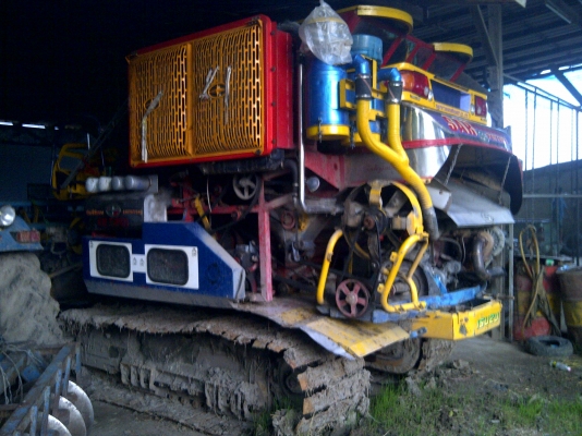 รถเกี่ยวข้าว รุ่น KM49