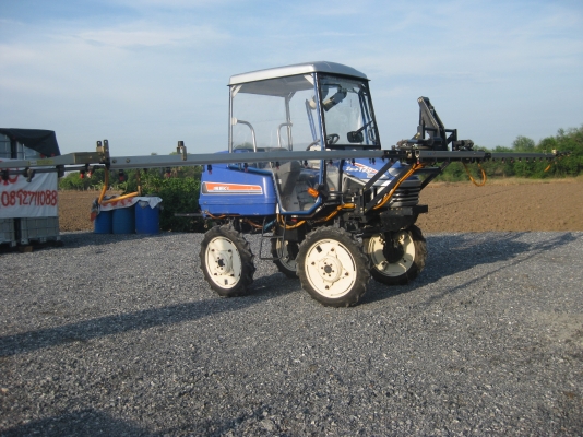 รถพ่นสารเคมีในนาข้าว