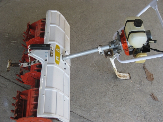 เครื่องพรวนหญ้าในร่องนาดำ