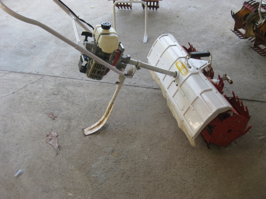 เครื่องพรวนหญ้าในร่องนาดำ