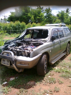 ขายซากรถยนต์ MITSUBISH STRADA 4ประตู ขายซากรถยนต์ MITSUBISH STRADA 4ประตู