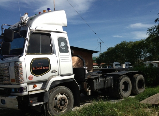 หัวลากNISSAN UD 320