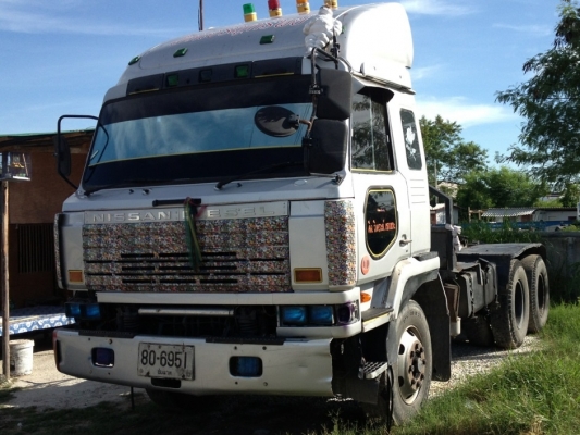 หัวลากNISSAN UD 320