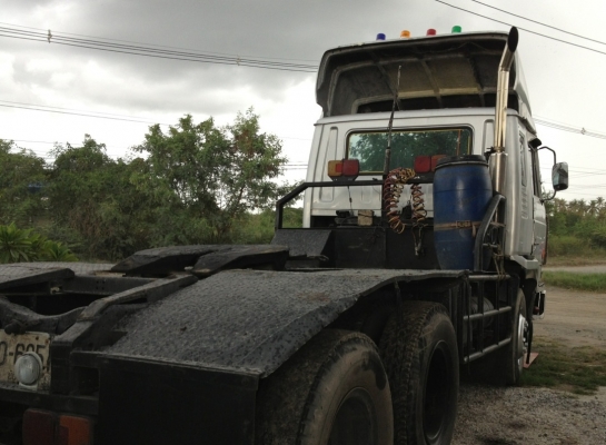 หัวลากNISSAN UD 320