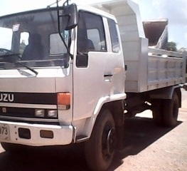 ISUZU ROCKY 165 HP 6BD1 หกล้อดั๊มพ์ กระบะดั๊มพ์เหล็ก 6 ตันสภาพสวยต่อดั๊มพ์ใหม่เอี่ยม เครื่องแน่นแรงดี ภายในเก๋งคอนโซลสวยครบไม่มีผุกร่อน ช่วงล่างคัชซีไม่มีดาม ยาง 8.25 ขอบ 20 สภาพดีพร้อมบรรทุกพร้อมใช้งาน เอกสารทะเบียนภาษีครบพร้อมโอน ราคาต่อรองได้ครับ