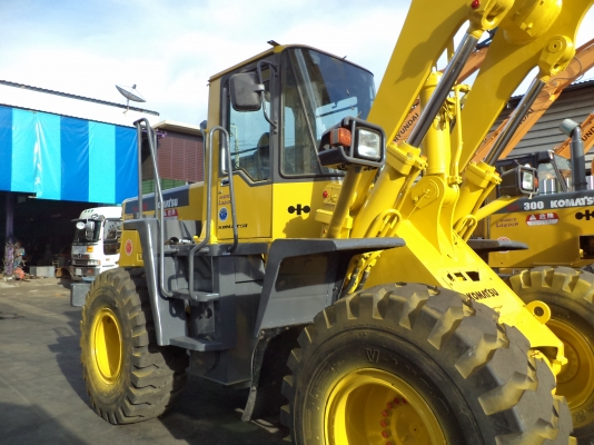 WA350-3E-53012เก่าจากญี่ปุ่นตอนนี้รถจอดที่(CSนวนคร)ครับ