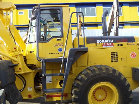 WA350-3E-53012เก่าจากญี่ปุ่นตอนนี้รถจอดที่(CSนวนคร)ครับ