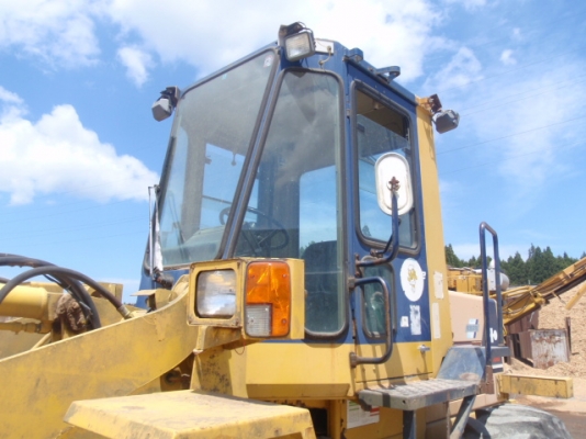 WA100-1-32935 รถตักล้อยาง รถจอดที่CSนวนคร แล้วครับ