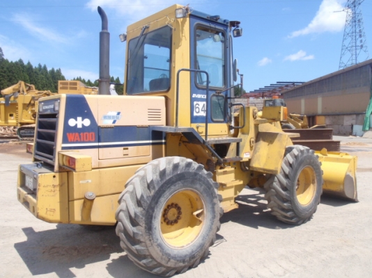 WA100-1-32935 รถตักล้อยาง รถจอดที่CSนวนคร แล้วครับ