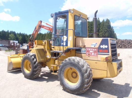 WA100-1-32935 รถตักล้อยาง รถจอดที่CSนวนคร แล้วครับ