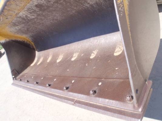 WA100-1-32935 รถตักล้อยาง รถจอดที่CSนวนคร แล้วครับ