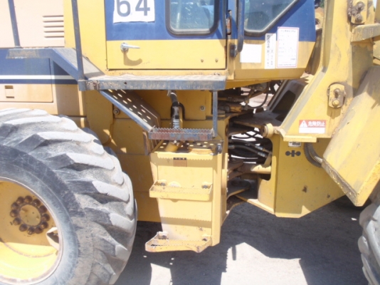 WA100-1-32935 รถตักล้อยาง รถจอดที่CSนวนคร แล้วครับ