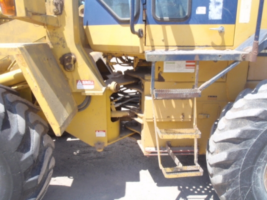 WA100-1-32935 รถตักล้อยาง รถจอดที่CSนวนคร แล้วครับ