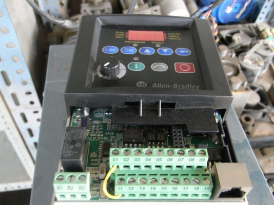 ขาย inverter ปรับรอบมอเตอร์ขนาด 1 HP. ขาย inverter ปรับรอบมอเตอร์ขนาด 1 HP.