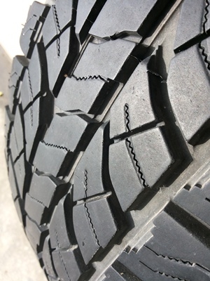 ขายยาง245/70/16 ปี 0512 YOKOHAMA GEOLANDAR A/T 1 ชุด  ราคา :  8,500.00  บาท