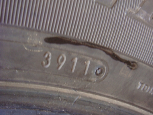 ขายยาง Dunlop 215/65/16 ปี 11