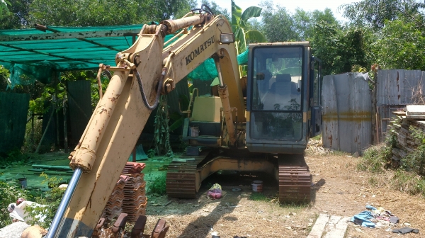 ขายรถแมคโค KOMATSU PC60-5 ขายตามสภาพ
