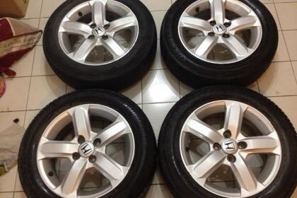 ขายล้อแม็กเดิมขอบ15 Honda City 4/100 + ยาง ราคา 5,300บาทถูก