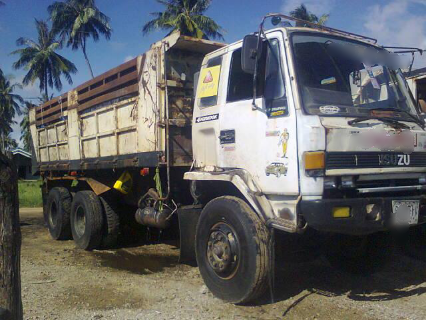 ขายรถบรรทุกสิบล้อดั๊มพ์ ISUZU 210 FXZ หัวขาว เครื่อง 240 คัทซีสวย ยางดี 80\% ต้องเก็บหัวกับกระบะ ทะเบียนพร้อม