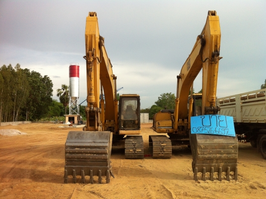 ขายแม็คโค  CAT. V2 ซีลี่สูง  รถสวยสภาพดี. พรัอมใช้งาน ขายทั้งคู่ครับ 0897088772 ไฟฟ้าครบ.  รถยังอยู่ครับ