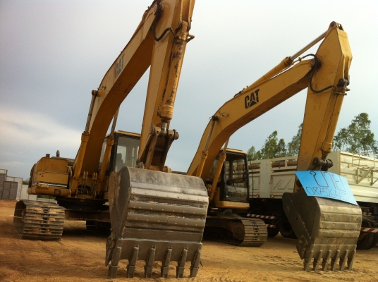 ขายแม็คโค  CAT. V2 ซีลี่สูง  รถสวยสภาพดี. พรัอมใช้งาน ขายทั้งคู่ครับ 0897088772 ไฟฟ้าครบ.  รถยังอยู่ครับ