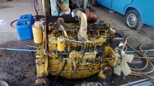 เครื่อง KOMATSU 6D94L ยกลงจากPC200-3แน่นๆ.. เครื่อง KOMATSU 6D94L ยกลงจากPC200-3แน่นๆ..