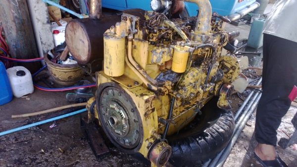 เครื่อง KOMATSU 6D94L ยกลงจากPC200-3แน่นๆ..