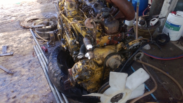 เครื่อง KOMATSU 6D94L ยกลงจากPC200-3แน่นๆ.. เครื่อง KOMATSU 6D94L ยกลงจากPC200-3แน่นๆ..