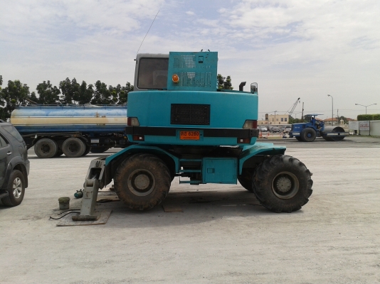 รถขุดล้อยาง