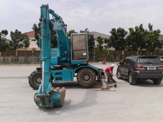 รถขุดล้อยาง