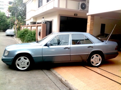 Benz 300E  - 1993 รุ่นท็อปสุด แม็กซ์ AMG ของแท้ เบาะไฟฟ้า สภาพเรียบร้อย โทรสอบถามรายละเอียดได้ครับTel.085-150-9040.