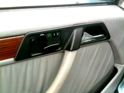 Benz 300E - 1993 รุ่นท็อปสุด แม็กซ์ AMG ของแท้ เบาะไฟฟ้า สภาพเรียบร้อย โทรสอบถามรายละเอียดได้ครับTel.085-150-9040. Benz 300E - 1993 รุ่นท็อปสุด แม็กซ์ AMG ของแท้ เบาะไฟฟ้า สภาพเรียบร้อย โทรสอบถามรายละเอียดได้ครับTel.085-150-9040.