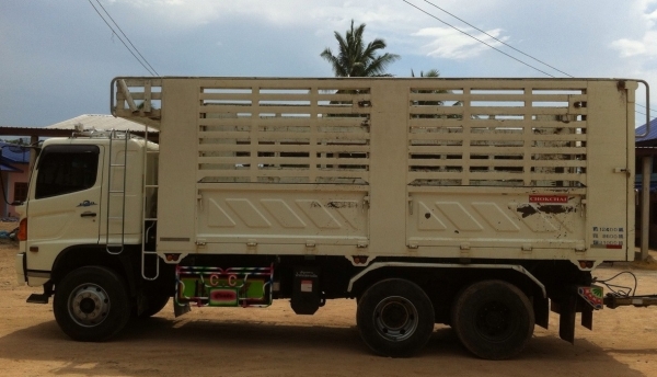 HINO MEGA FM 320 HP EURO2 ปี 49 รถพ่วงแม่+ลูก กระบะดั๊มพ์คอกเหล็กของสามมิตรลอนเฉียง ลูก 3 เพลาไม่ดั๊มพ์ของสามมิตร ปี 51 ลายใหม่ เครื่องแน่นแรงดี ภายในเก๋งสวยครบพร้อม CD แอร์ พ.เพาเวอร์ ก.ไฟฟ้า เบรคทริ๊ปฟี้ ช่วงล่างดีทั้งแม่ทั้งลูก ยางสภาพดีโดยรวมประมาณ 80