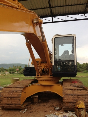 ขายด่วนkomatsu pc 200-5 สภาพเก่านอก คอนโทรลสั้น ราคา1,000,000บาท