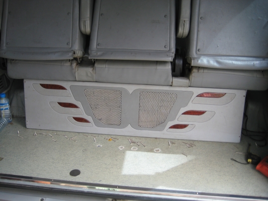 เบาะ commuter ตัวใหม่ เบาะหนัง 9ที่นั่งสีเทา สภาพดี