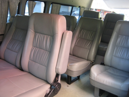 เบาะ commuter ตัวใหม่ เบาะหนัง 9ที่นั่งสีเทา สภาพดี