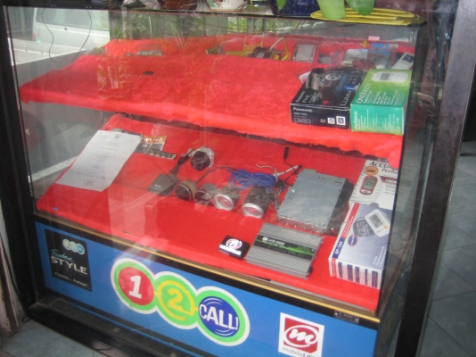 ตู้โชว์ มือถือ จิวเวอร์รี่ จิปาถะ แล้วแต่