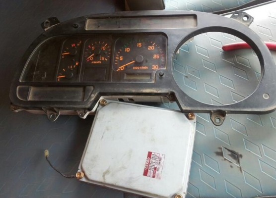 ลดเลขกิโล กอไมล์ ซ่อมหน้าจอไหม้ กล่องเสีย  isuzu euro2 ซ่อมได้