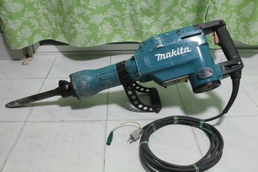 เครื่องสกัดคอนกรีตยี่ห้อmakta รุ่น1306 สภาพดีมากพร้อมใช้งานครับ