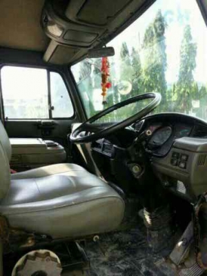 NISSAN    UD  320     10 ล้อ โม่ปูน   ปี  49   เครื่อง  320  เดิมๆ  ( มี  8  คัน )