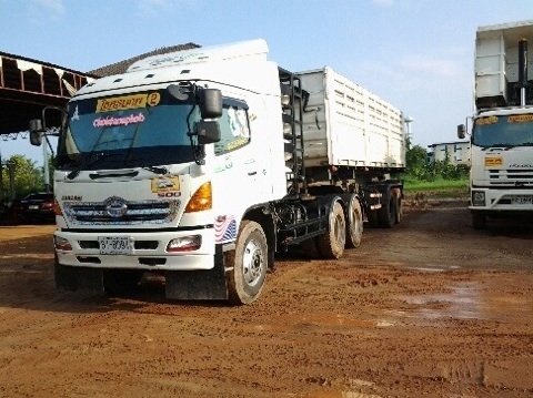 HINO  MECA    ซี่รี่ 500   ปี  52     หัวลากแก๊ซ  เครื่อง  360  แรง  พร้อมหาง  เซมิดั้ม 2  คาน  ยาว 8.50  เมตร