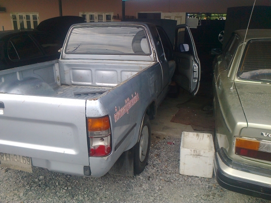 (อย่าว่าอย่างนั้นอย่างนี้เลยนะครับ)ให้เวลาพี่ พจ ถึงเที่ยงวันที่4มิย.56นะ(เกินเที่ยงเชิญท่านอื่นโทรมาเลยครับ)ครับมีคนรอหลายคนผมให้พี่พจก่อน รถคันนี้เดิมทีเป็นรถหัวเดียวเจ้าของเอามาแปลงเป็นแคปไม่ได้ลงเล่มแต่หัวและกระบะสวยมากๆตามรูป(แยกขายหัวและกระบะสวยๆ350