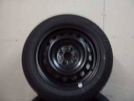 ขายถูก !! ยางใหม่ป้าแดง Dunlop 185/60/15 2013