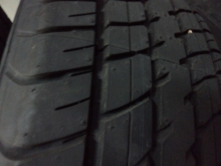 ขายด่วน !! ยางใหม่ป้าแดง Dunlop 185/60/15 2013