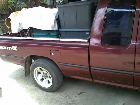 ขาย ***ดาวน์***กระบะแค็ป TOYOTA ไมตี้เอ็กซ์ 2.5 ปี37/94 สภาพสวยๆ เครื่องแน่น คัสซีสวย สีสวยภายในสวย ยางดี ล้อแม็ก พ.พาวเวอร์ แอร์เย็น ผ่อนไปแล้ว 6งวด จาก 48งวด งวดละ 4760 บาท เปลี่ยนสัญญาผ่อนต่อ ต่อรองเงินดาวน์ครับ