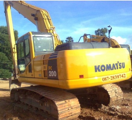 ขาย แบคโฮบูมยาว 6,700ชม. KOMATSU PC200-8 พร้อมติดไลท์