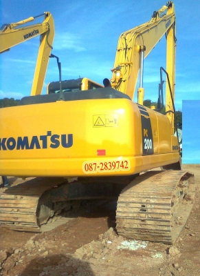 ขาย แบคโฮบูมยาว 6,700ชม. KOMATSU PC200-8 พร้อมติดไลท์