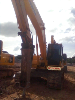 ขายแบคโฮ 6,xxx ชม. KOMATSU PC200-8 ปี 2010  ติดไลท์