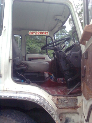 ขายรถบรรทุก 10ล้อ2เพลา พื้นเรียบ มีระบบลากจูง  ติดเครน